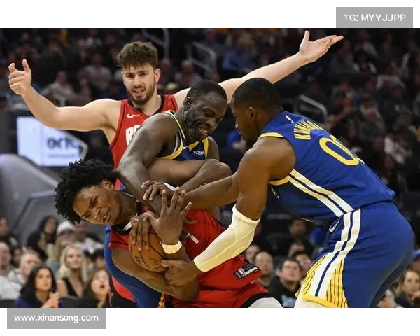 NBA巅峰对决激烈上演 球星对抗引爆赛场激情与悬念 NBA巅峰对决激烈上演 球星对抗引爆赛场激情与悬念